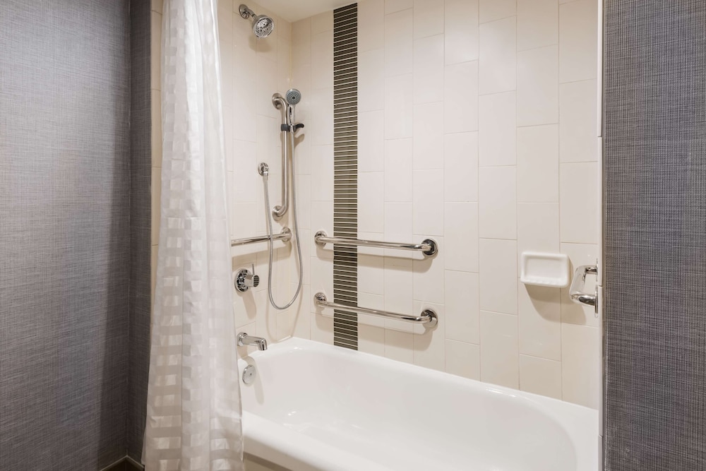Room, 2 Double Beds, Accessible - Photo 8