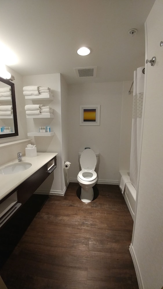 Room, 2 Queen Beds, Non Smoking, Refrigerator & Microwave photo 2