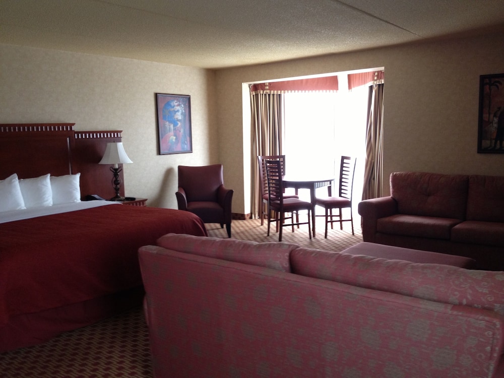 Suite, 1 King Bed, Non Smoking (Upgrade) - Photo 2
