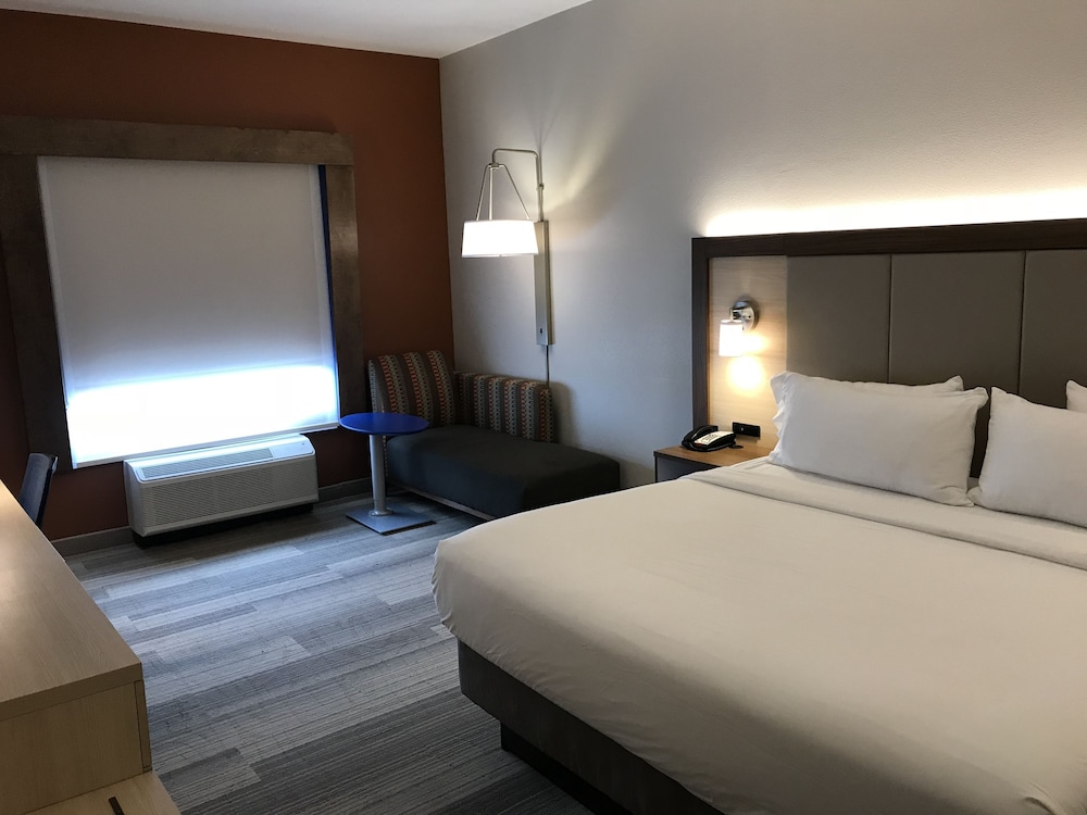 Suite, 1 King Bed, Accessible (Mobility) - Photo 2