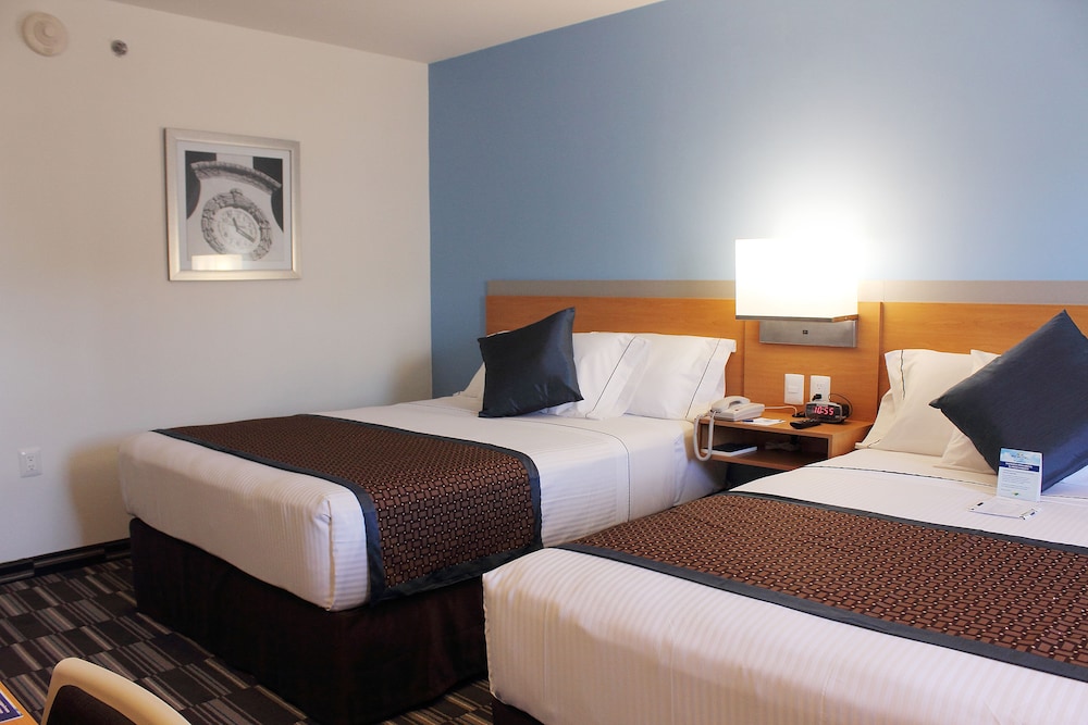 Standard Room, 2 Queen Beds - Photo 2