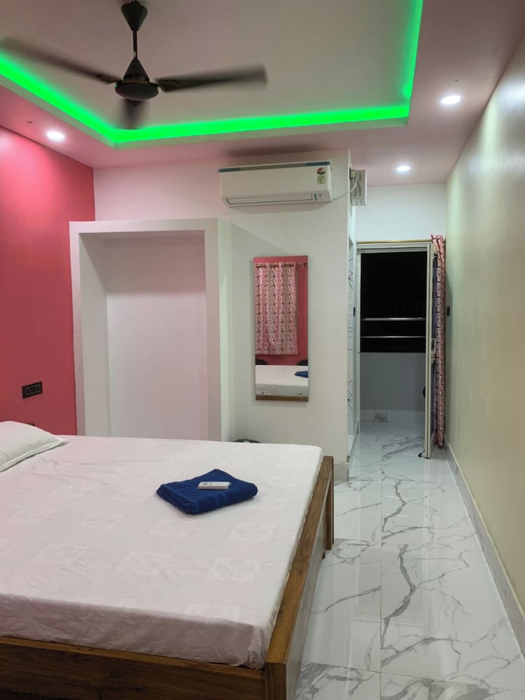 Deluxe Quadruple Room, City View
