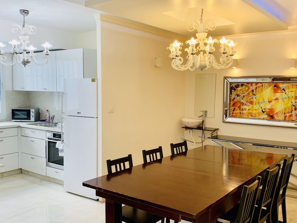 Family Apartment, 4 Bedrooms, Smoking, Sea Facing photo 2