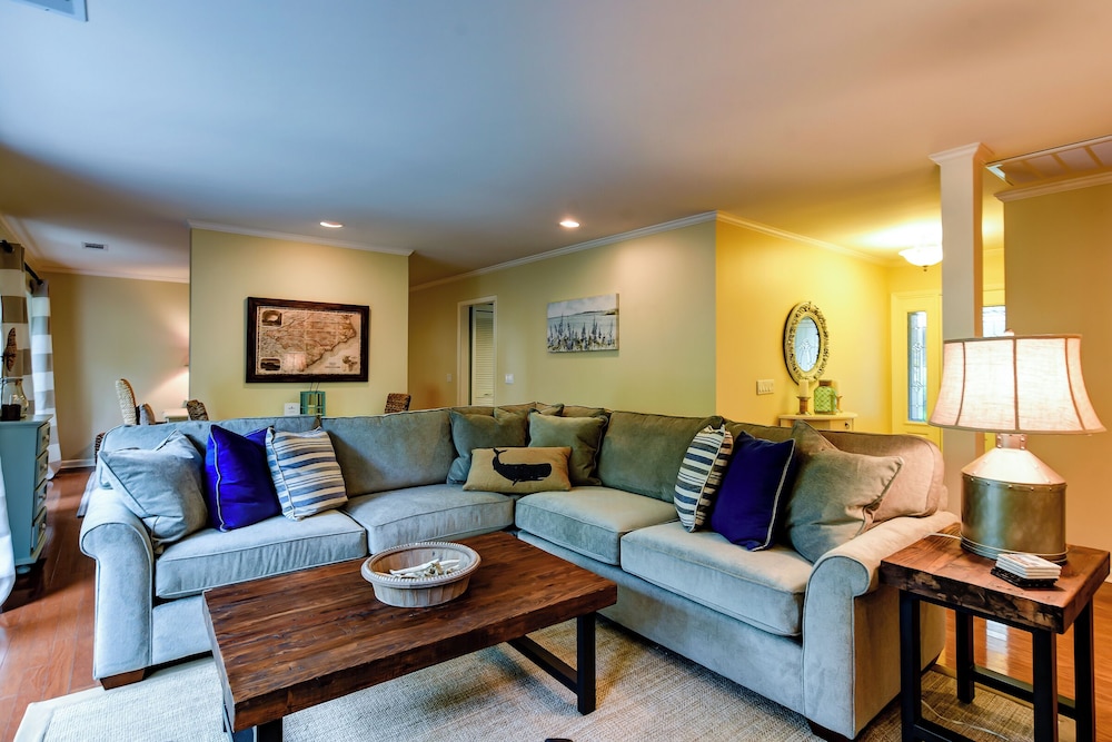 House, Multiple Beds, Kitchen, Garden View (9 Pine Court)