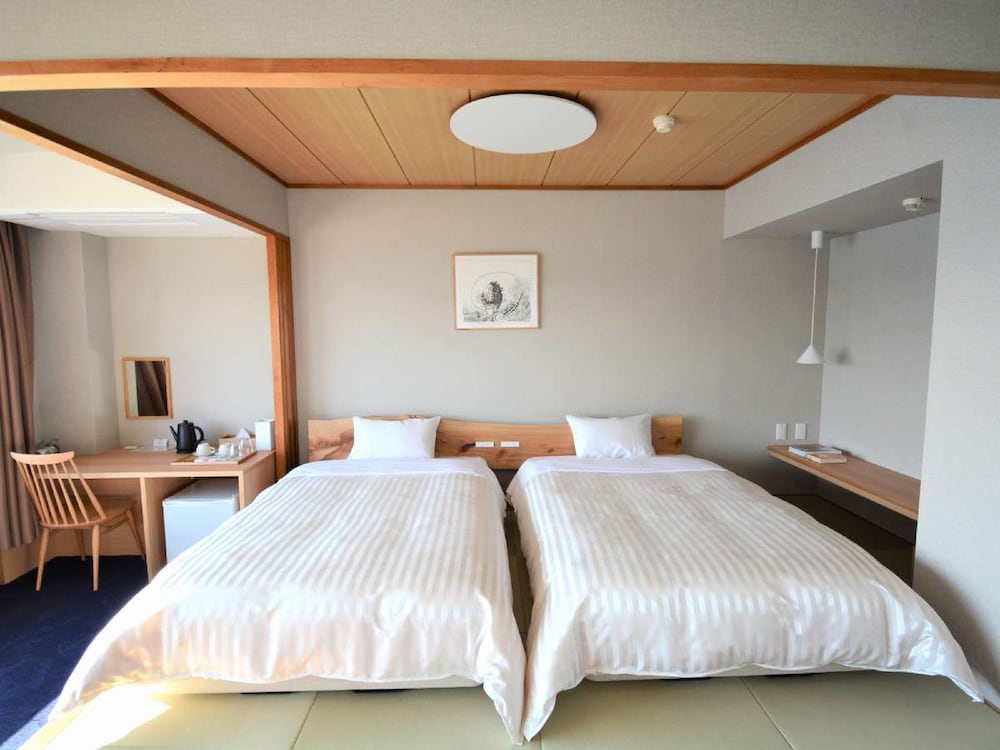 Premium Twin Room, Non Smoking Angel Road View photo 2