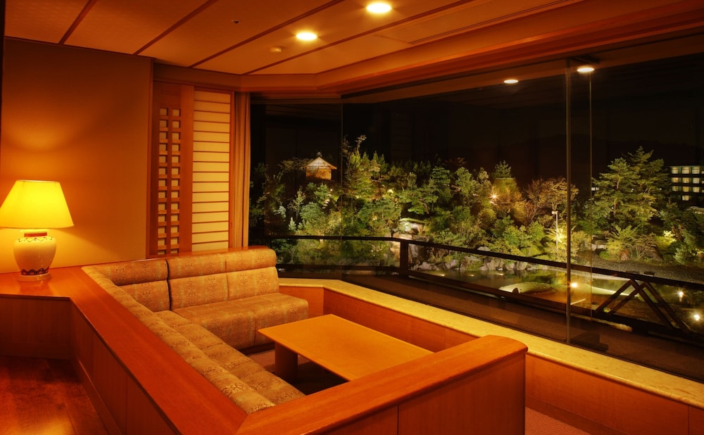 Deluxe Japanese Style Room (16 tatami mats) photo 2