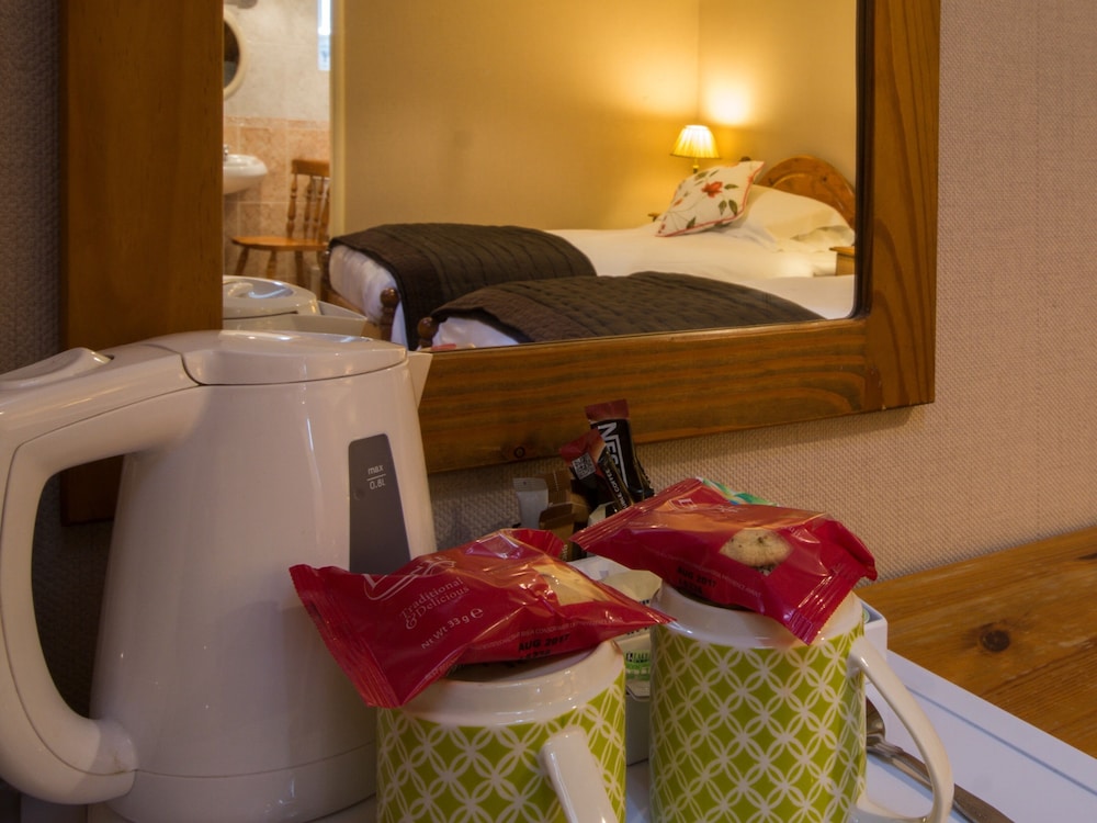 Standard Twin Room, Ensuite photo 3