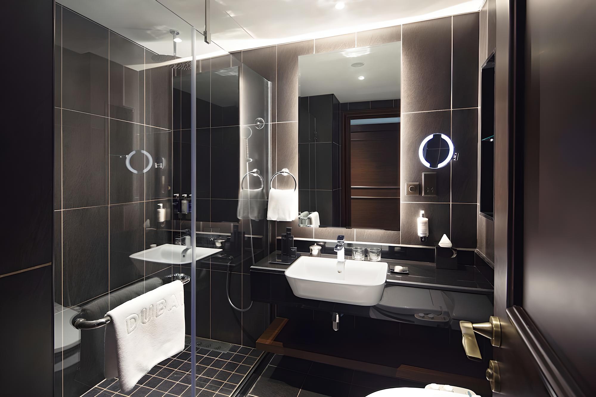 Deluxe Room thumbnail 5