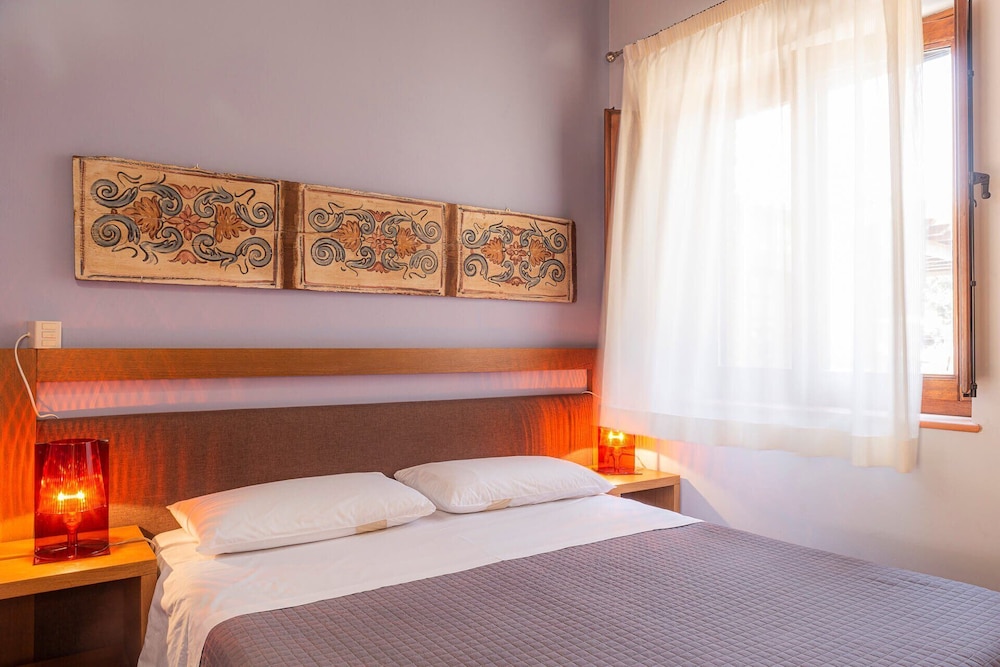 Standard Double Room, 1 Queen Bed, Non Smoking, Courtyard View photo 1