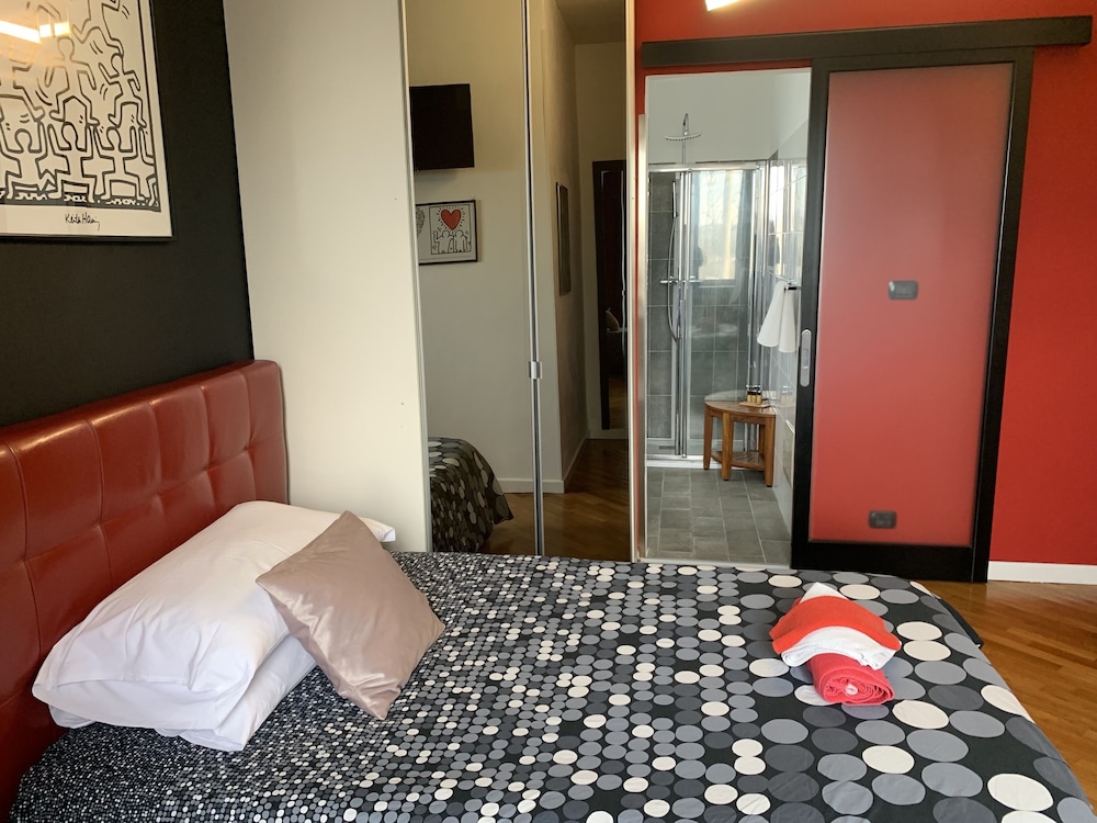 Design Single Room, 1 Large Twin Bed, Pool View photo 3