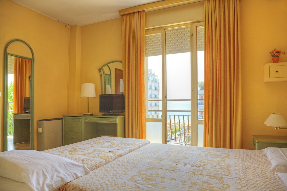 Classic Triple Room, Terrace, Partial Sea View photo 1