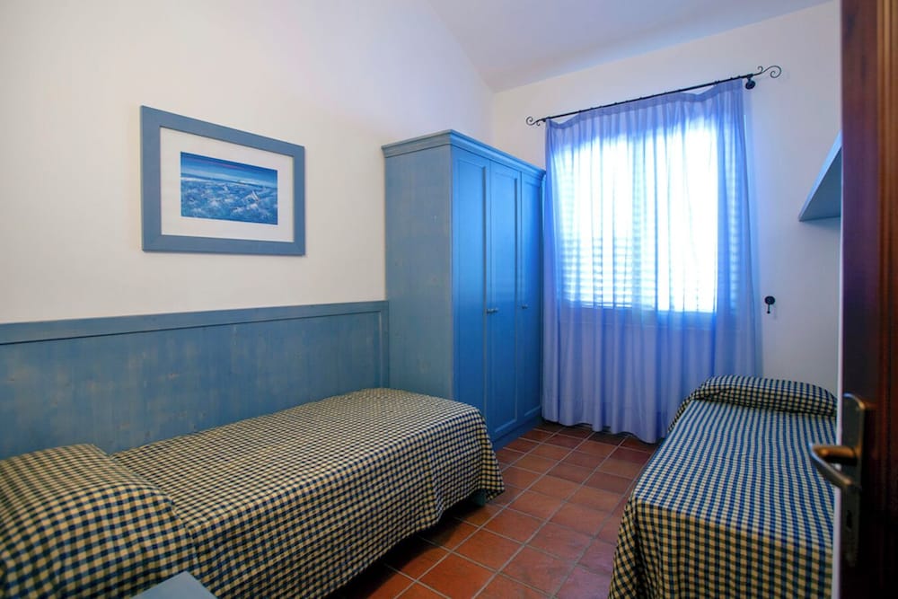 Apartment, 2 Bedrooms - Photo 2