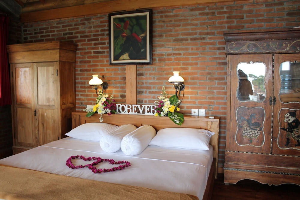 Honeymoon House photo 1