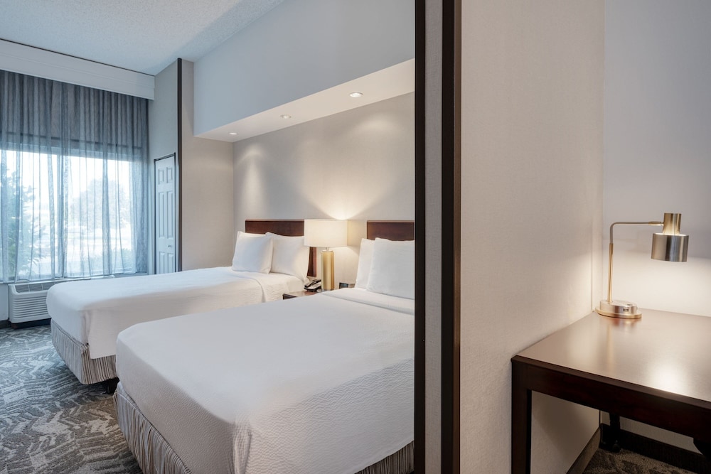 Suite, 2 Double Beds - Photo 4