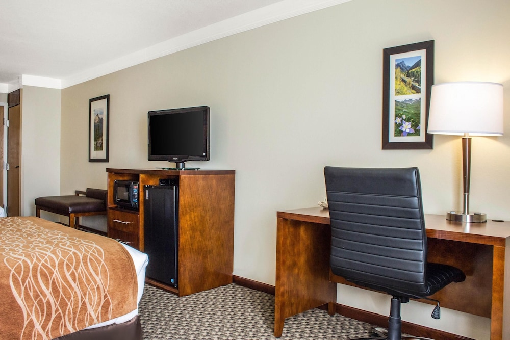 Suite, 1 King Bed with Sofa bed, Non Smoking - Photo 3