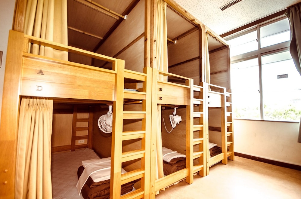 6 beds private room photo 1