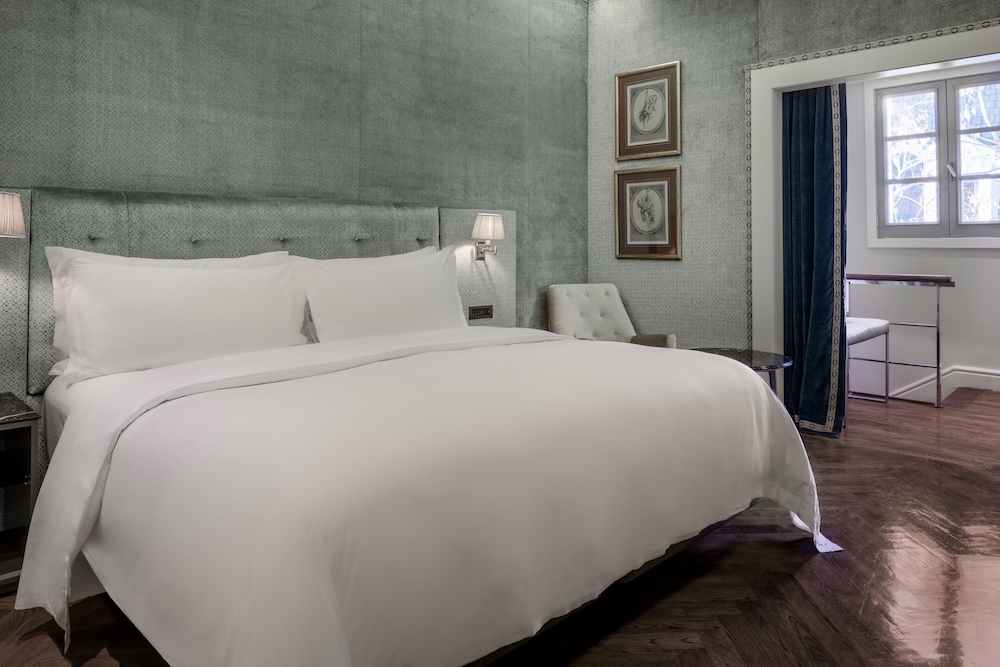 Luxury Suite, 1 King Bed, Terrace, Garden View