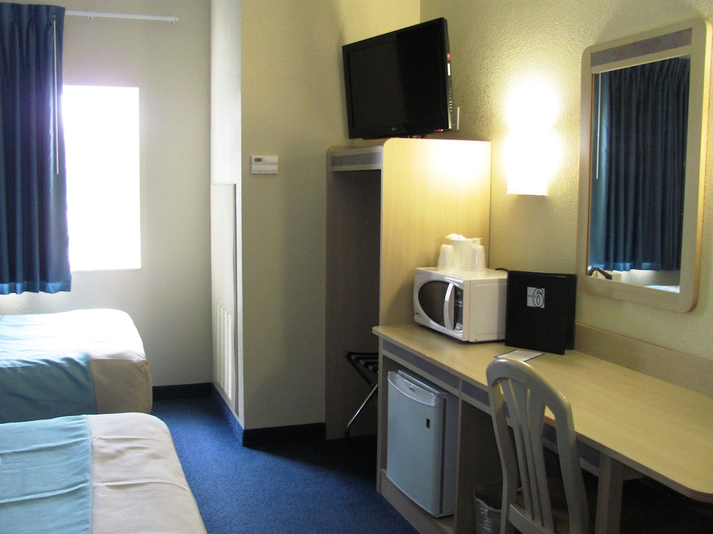 Standard Room, 2 Double Beds, Non Smoking - Photo 4