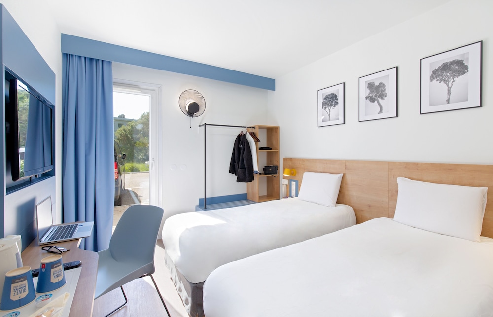 Standard Room, Multiple Beds photo 2