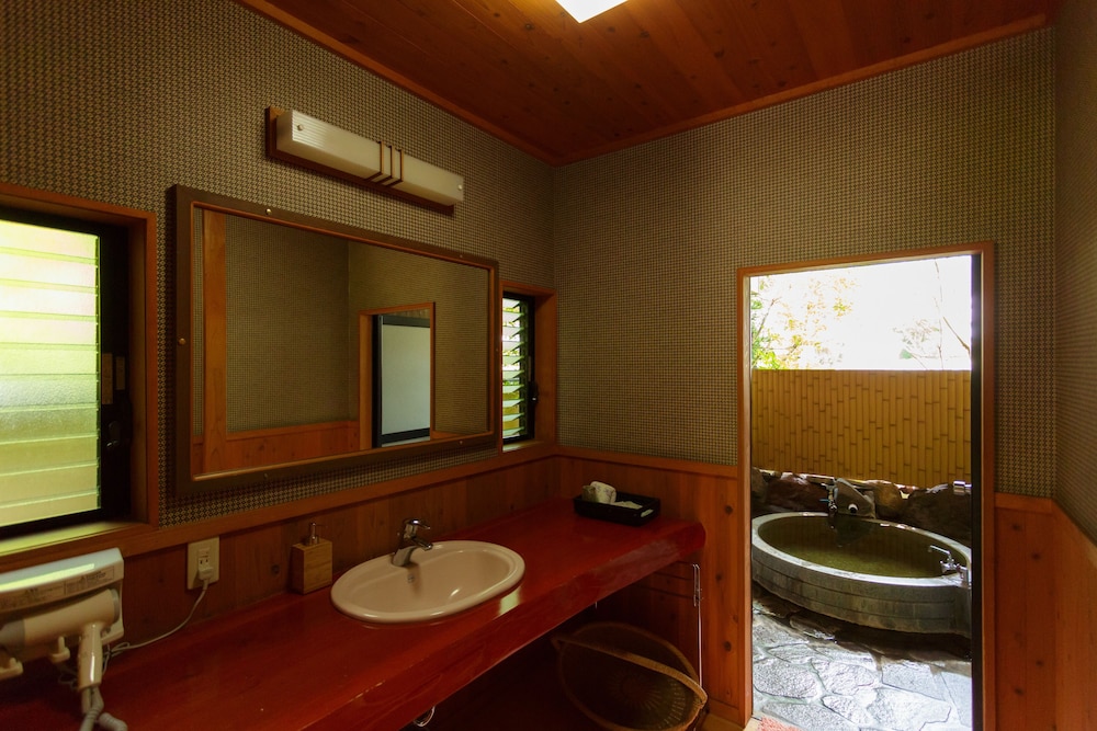 Annex Deluxe Japanese Room With Open - Air Bathroom photo 3