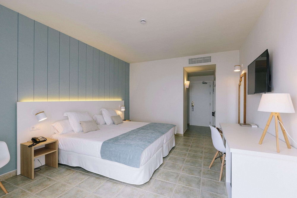Habitación Doble, Balcón (2 Adultos + 1 Niño)