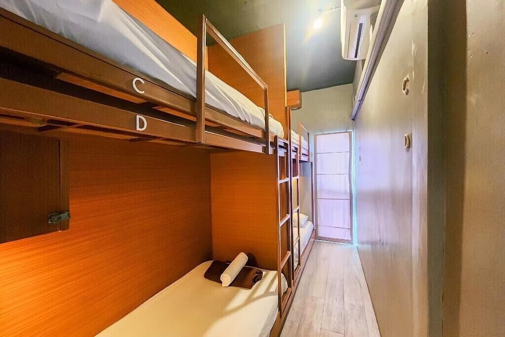 Economy Twin Room, No Windows photo 1