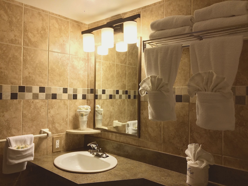 Family Suite, 1 Bedroom, Kitchenette, Corner photo 2