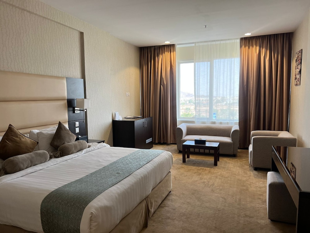 Premier Room, 1 Queen Bed, City View photo 3