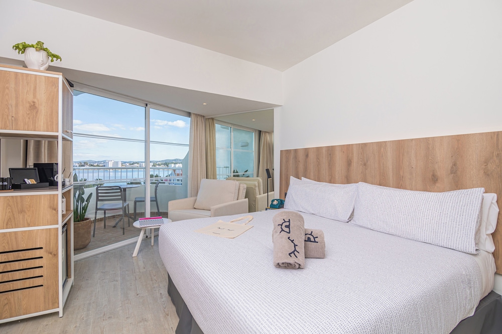 The Loft Sea View - Photo 1