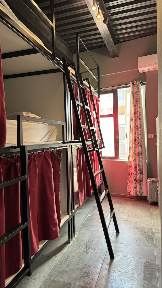 Shared Dormitory, Women only, Ensuite photo 3
