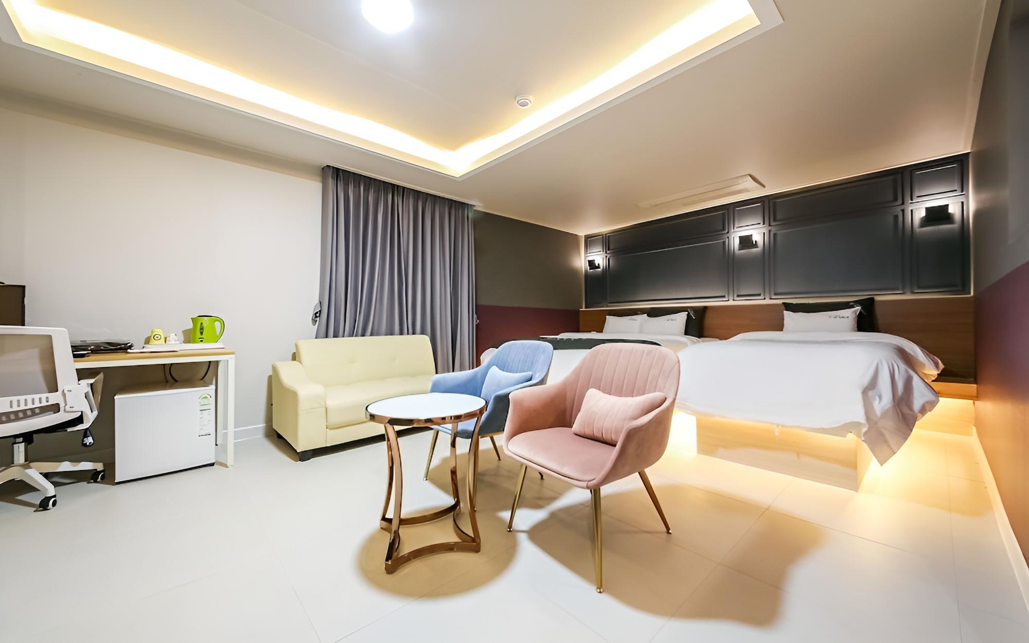Room (Special room (with styler massage cha) - Photo 6