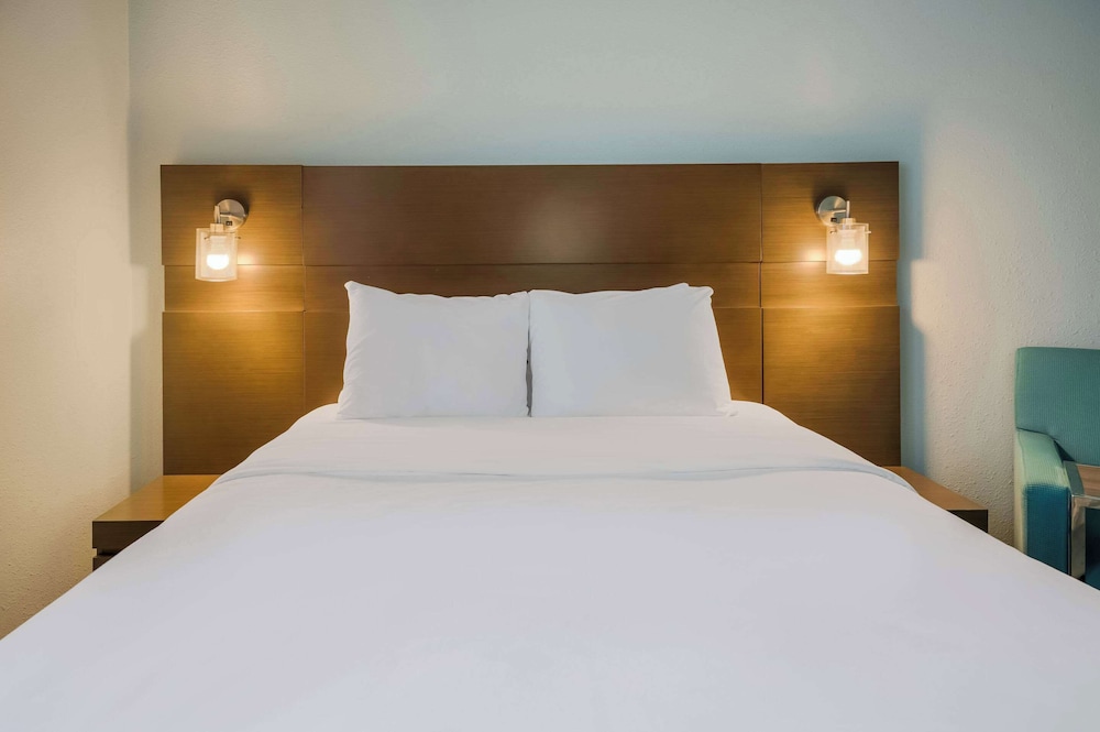 Room, 1 Queen Bed, Non Smoking - Photo 4