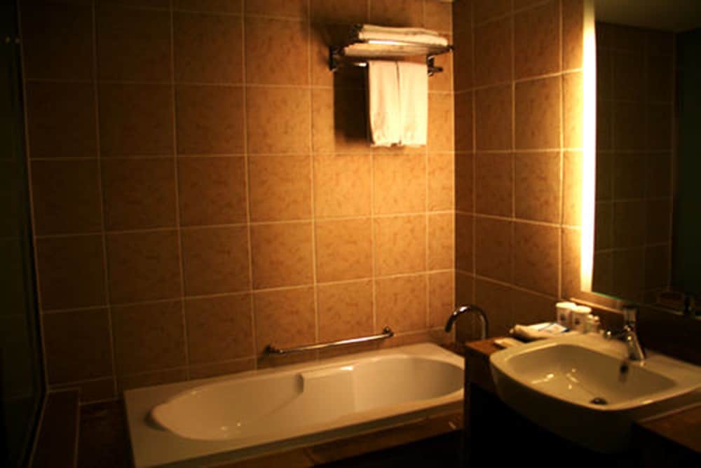 Deluxe Twin Room, 1 Bedroom photo 2