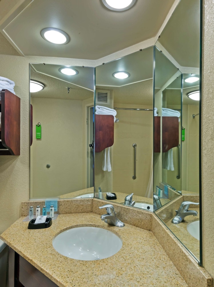 Room, 1 Double Bed, Accessible, Non Smoking (Bathtub, Mobility) - Photo 2