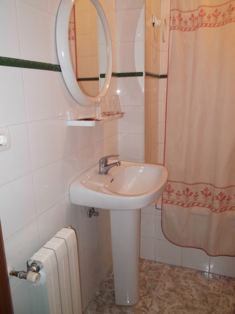 Triple Room, Shared Bathroom photo 2