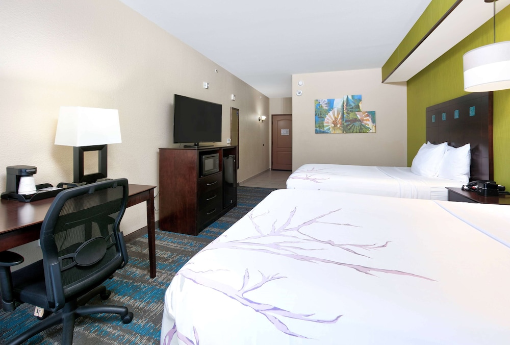 Room, 2 Queen Beds, Non Smoking - Photo 7