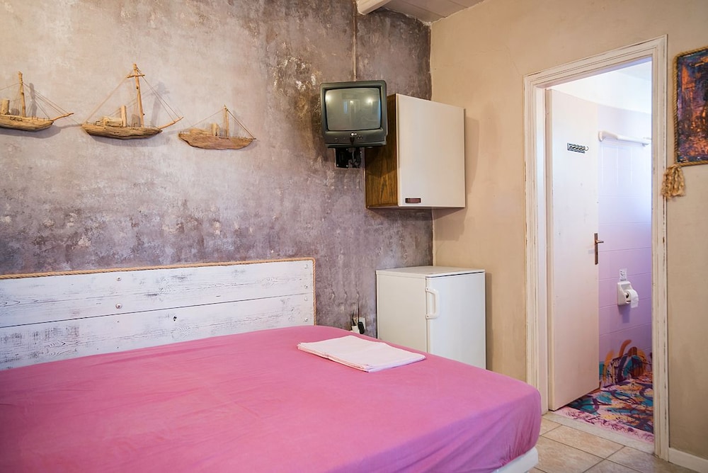 Double Room - Photo 13