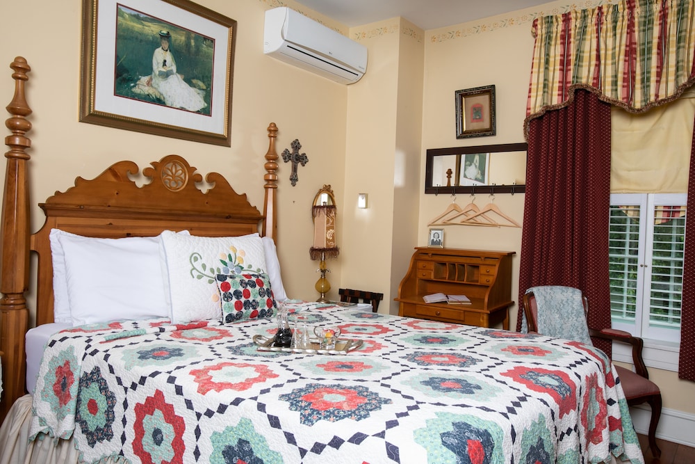 Room (The Lucinda Mae Room) photo 2