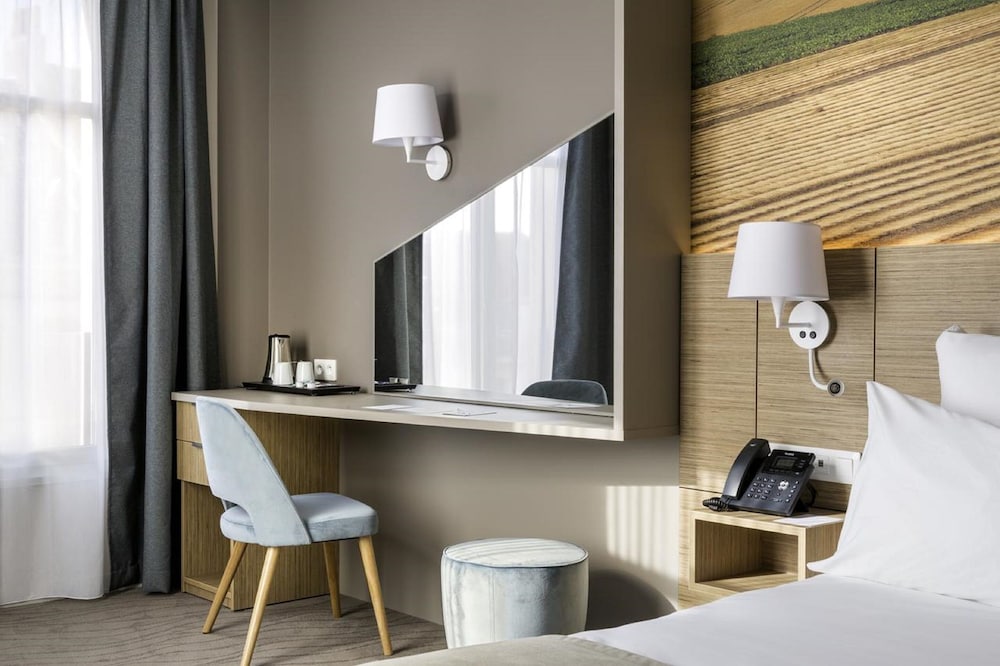 Standard Room, 2 Twin Beds, Non Smoking (Shower Only) - Photo 3