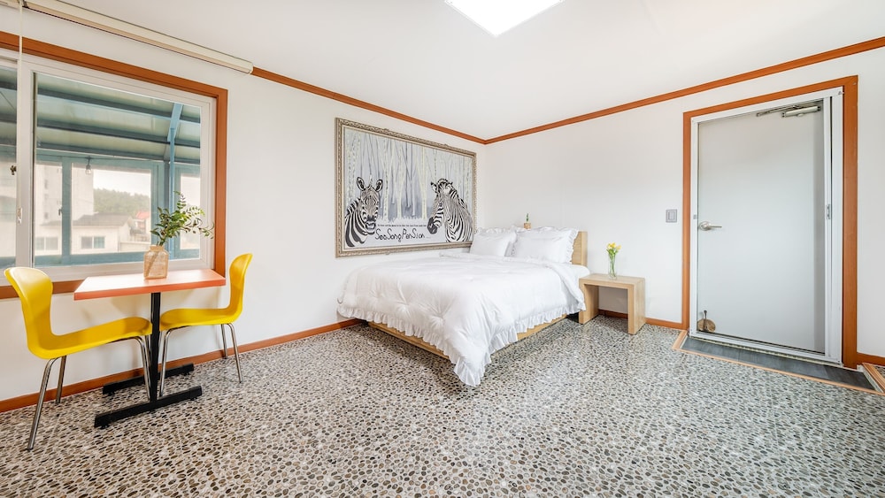 Basic Room, 1 Bedroom (sea snail)
