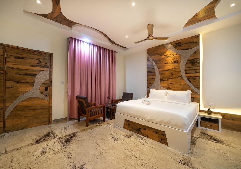 Luxury Room, 1 Queen Bed photo 2