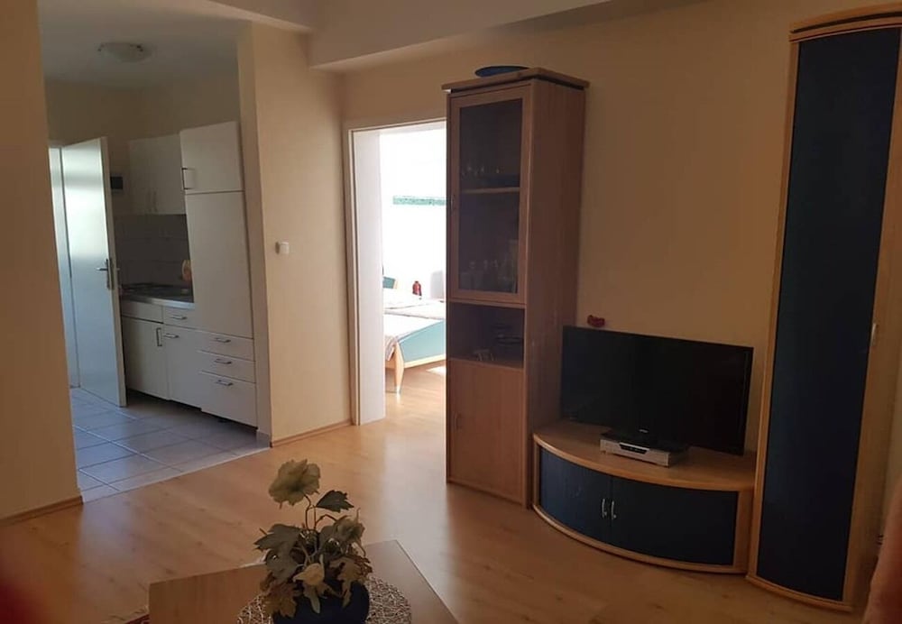Apartment (JaVi - free private parking - A6(2+2))