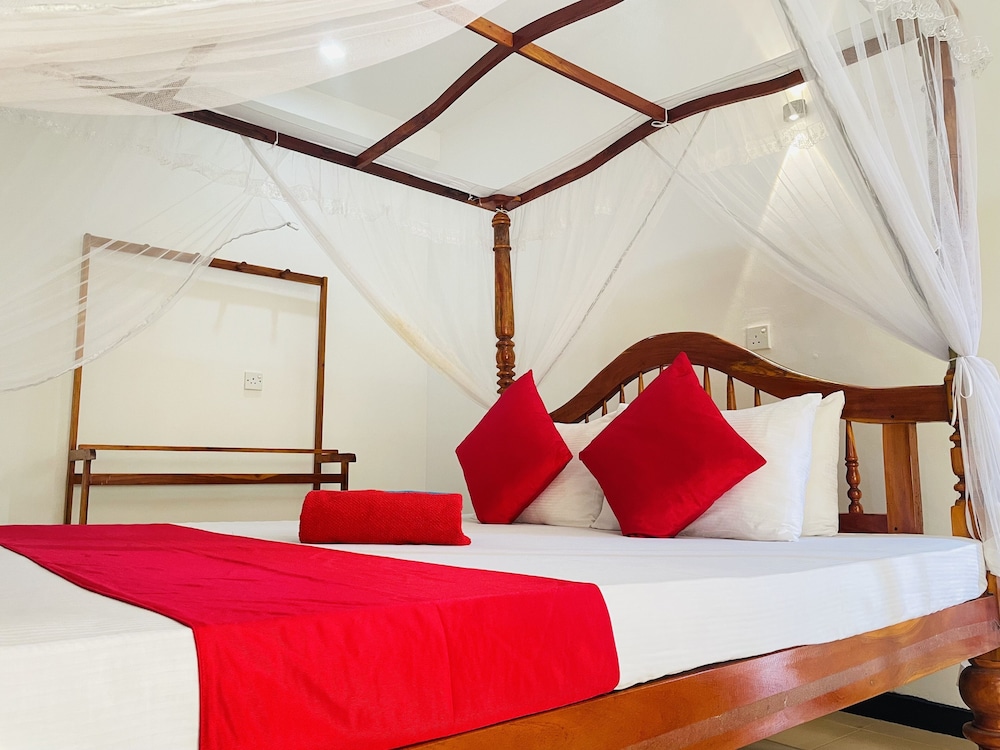 Luxury Room, 1 King Bed, Private Bathroom photo 2