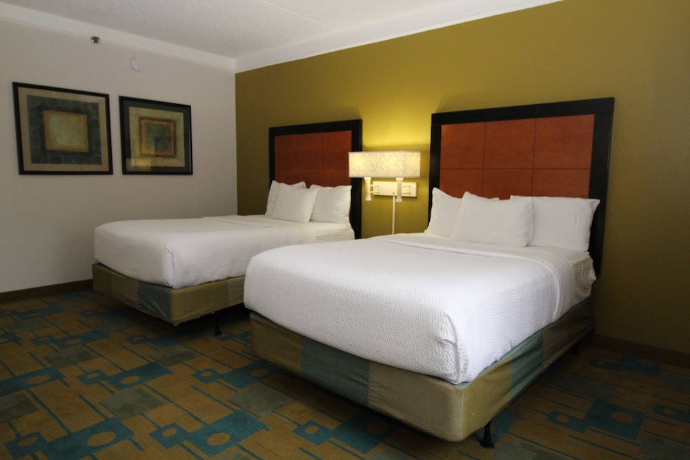 Room, 2 Double Beds, Non Smoking - Photo 1