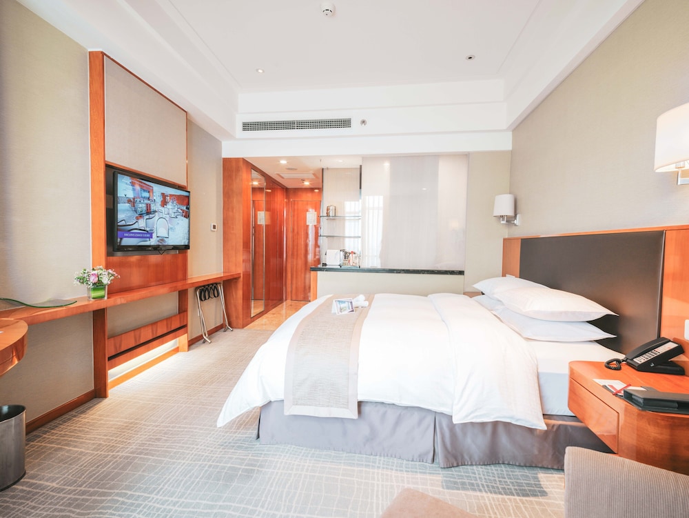 Executive Room, 1 King Bed, Non Smoking - Photo 1