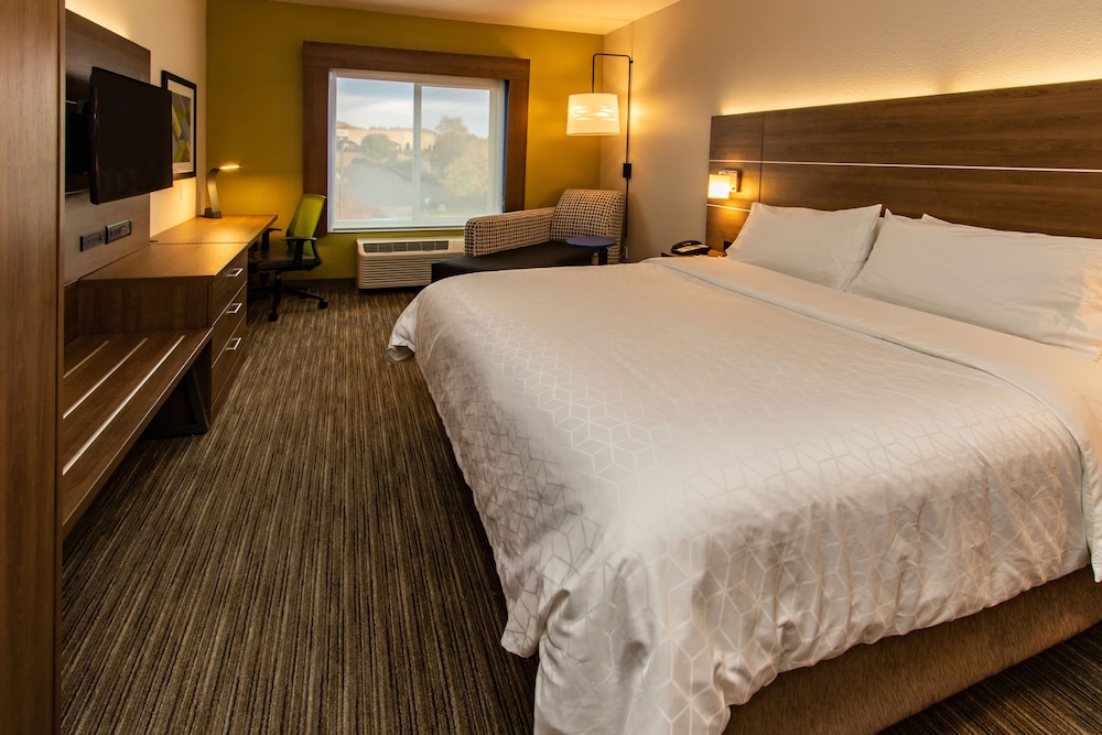 Standard Room, 1 King Bed (Walk In Shower) - Photo 6