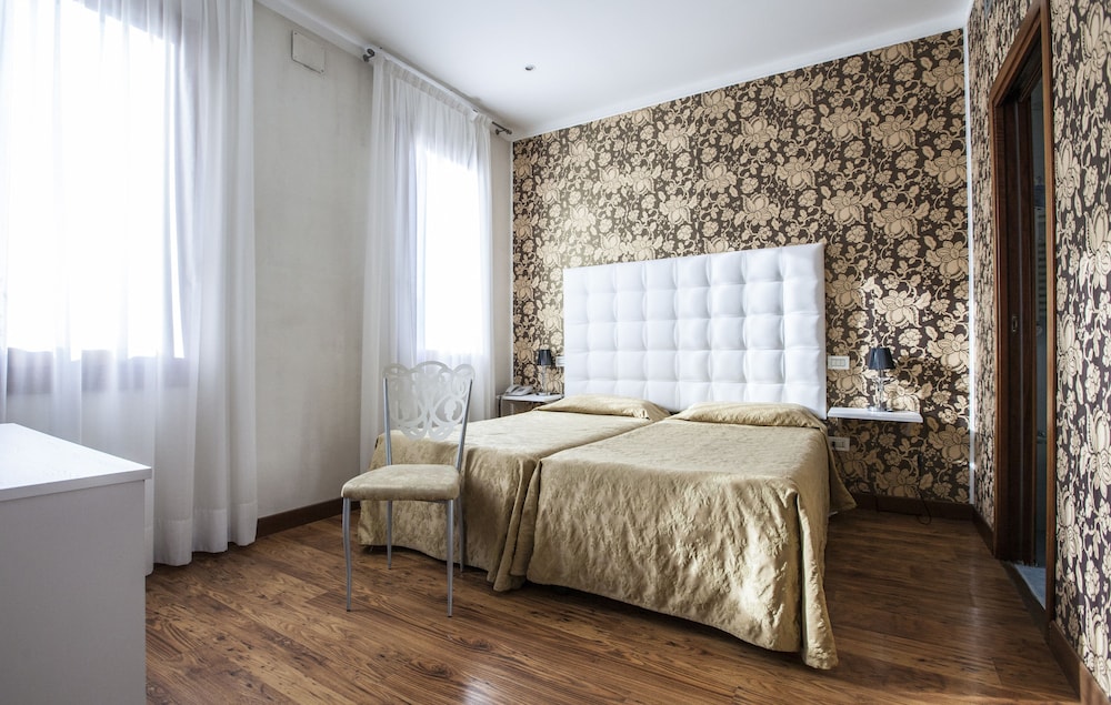 Superior Double Room - Photo 3
