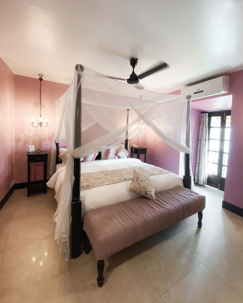 Deluxe Room, 1 King Bed, Sea View, Sea Facing