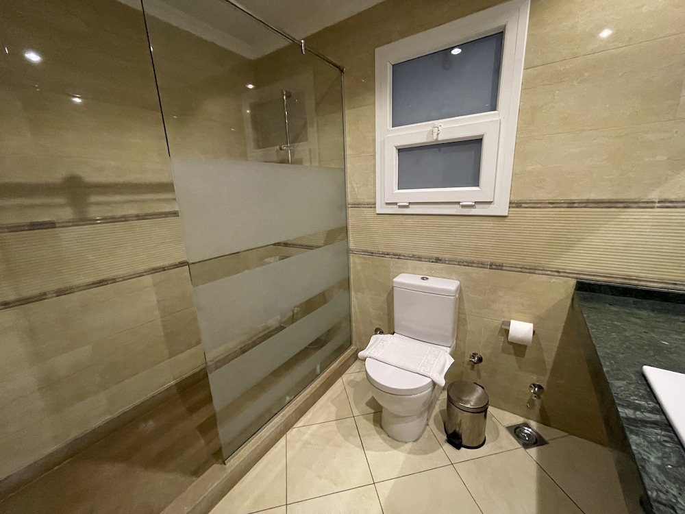 Deluxe King Studio Apartment