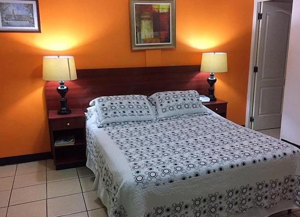 Double Room, 1 Queen Bed photo 1